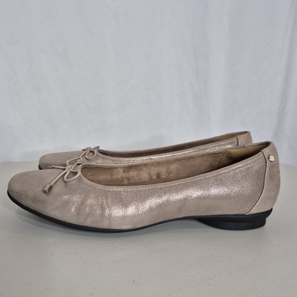 Clarks Artisan Candra Light Champagne Leather Ballet Flat Slip-On Shoe - Size 9 - Picture 4 of 13